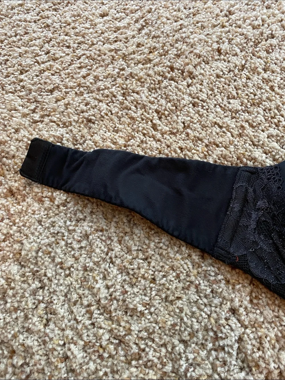 Victoria’s Secret Strapless bra w/Lace (Black)